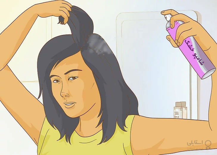 اسپری کردن شامپو خشک روی مو