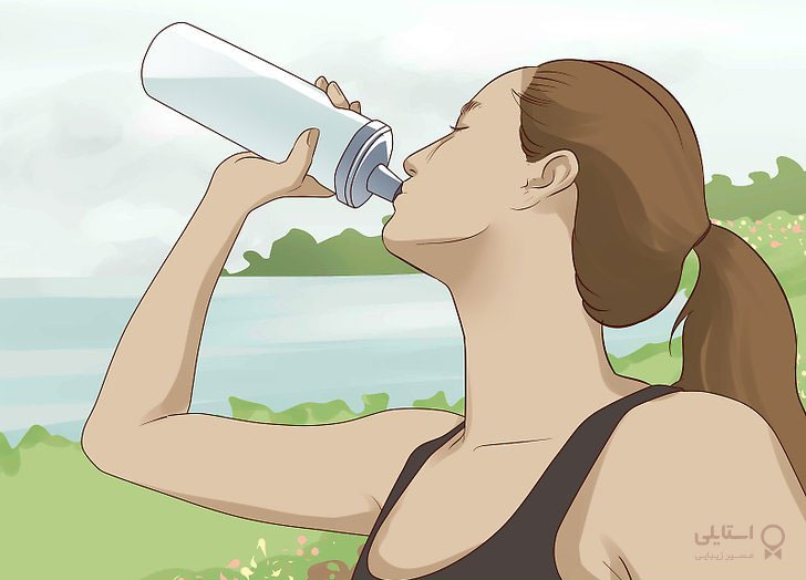 نوشیدن آب از بطری