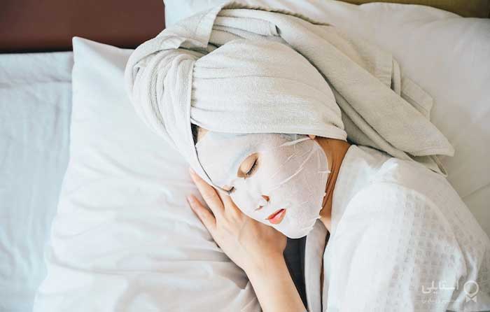 برای آبرسانی پوست از ماسک خواب مرطوب کننده استفاده کنید.