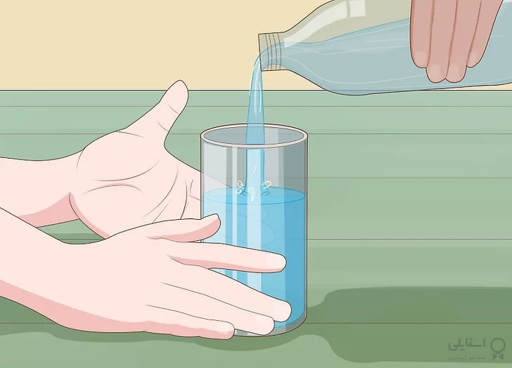 ریختن آب در لیوان