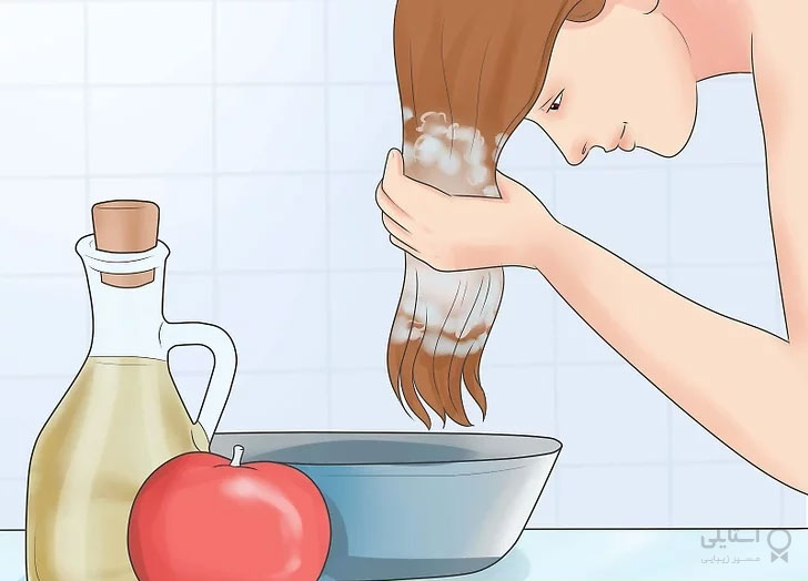 قرار دادن مو درون ظرف سرکه سیب