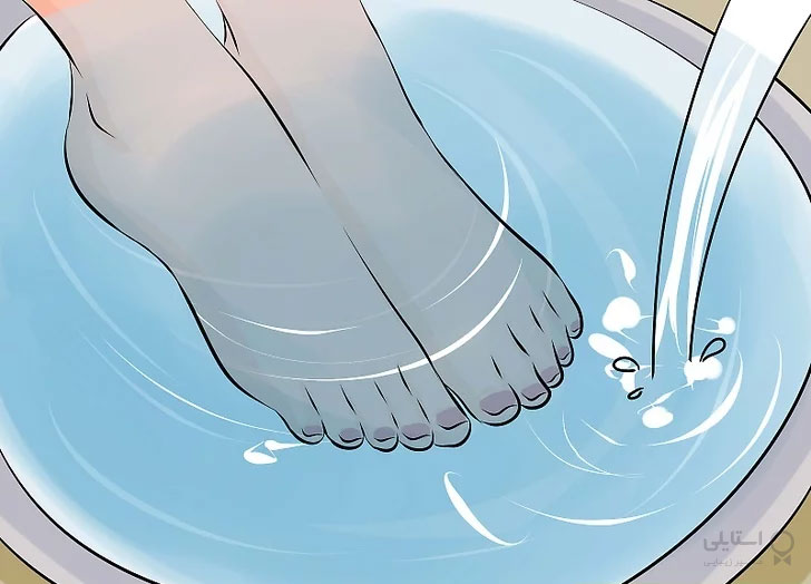 گذاشتن پا درون وان آب