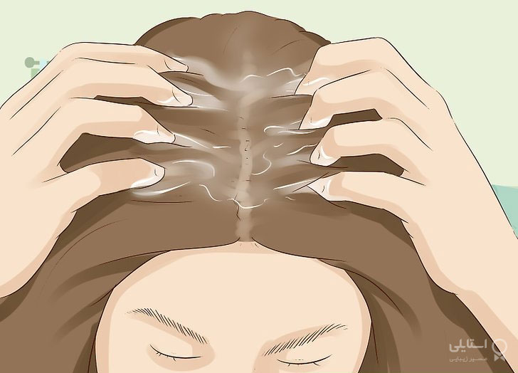 زدن آب نارگیل روی پوست سر خشک 