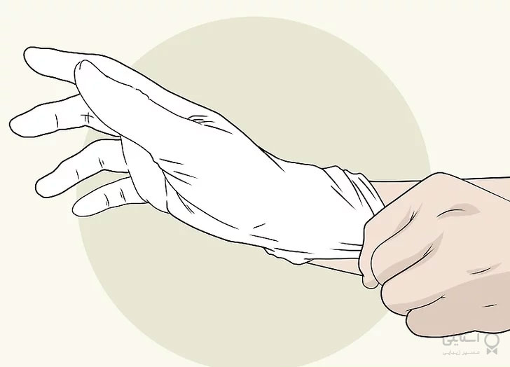 پوشیدن دستکش یکبار مصرف 