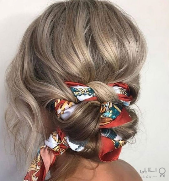 رنگ موی کره‌ای و بسته شده با دستمال سر