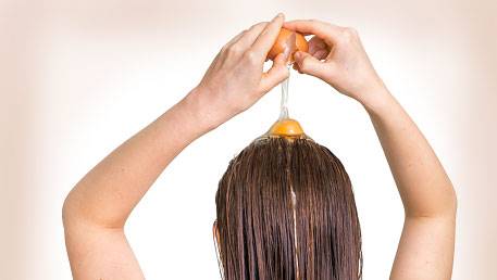 فواید تخم مرغ برای مو | روش‌های استفاده از آن روی سر