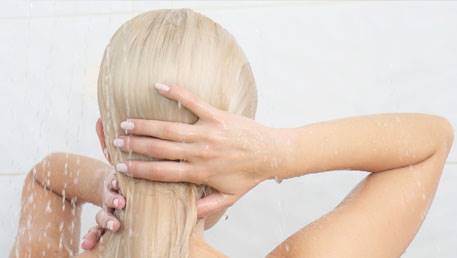 ترفندهای جالب برای پاک کردن رنگ موی بلوند در خانه