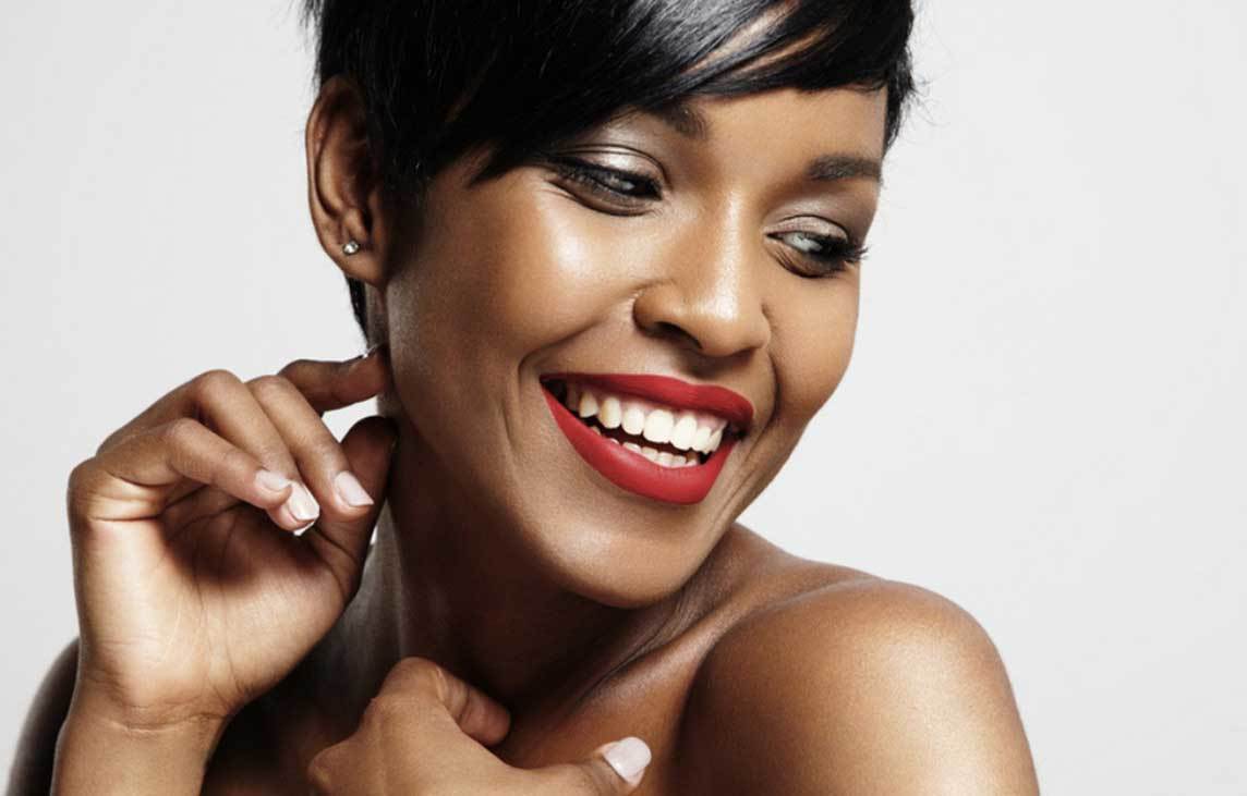 10 رنگ رژ لب برای زنان با پوست تیره