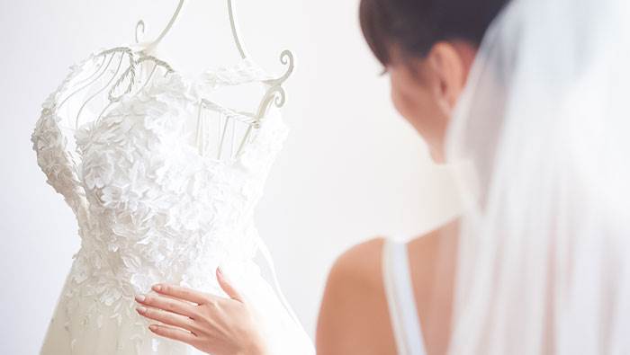 چگونه از بهترین تجربه خرید لباس عروس لذت ببرید؟