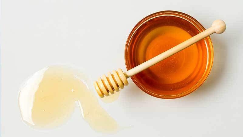 16 راه برای استفاده از عسل برای پوست‌های خشک